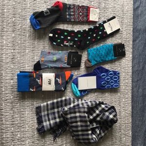 MENS ACCENT PIECES: socks and scarf